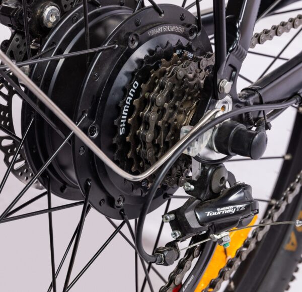 closeup picture of the wheel of maverick eBike